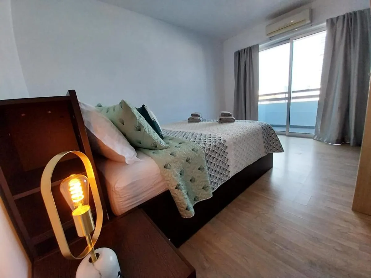 Image 1 of Coco De Mer 408