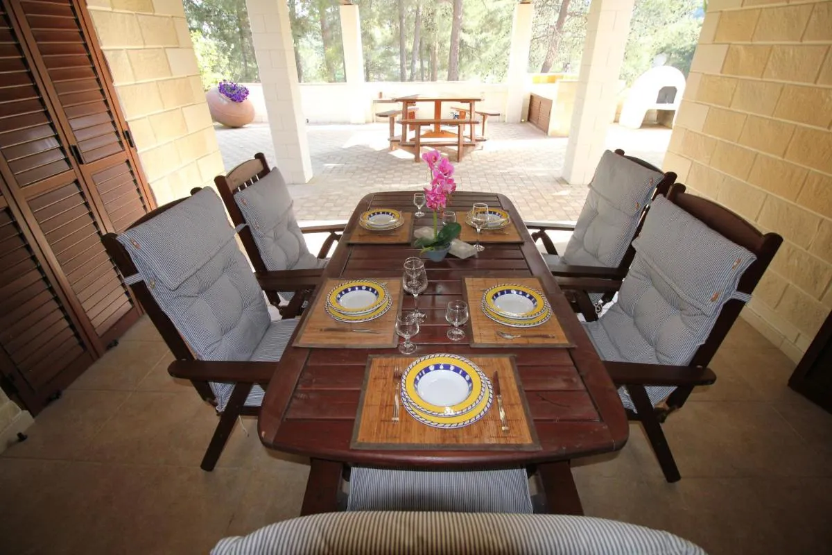 Image 2 of House of Roses