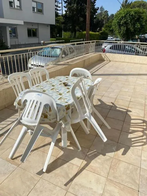 Image 4 of Large modern flat