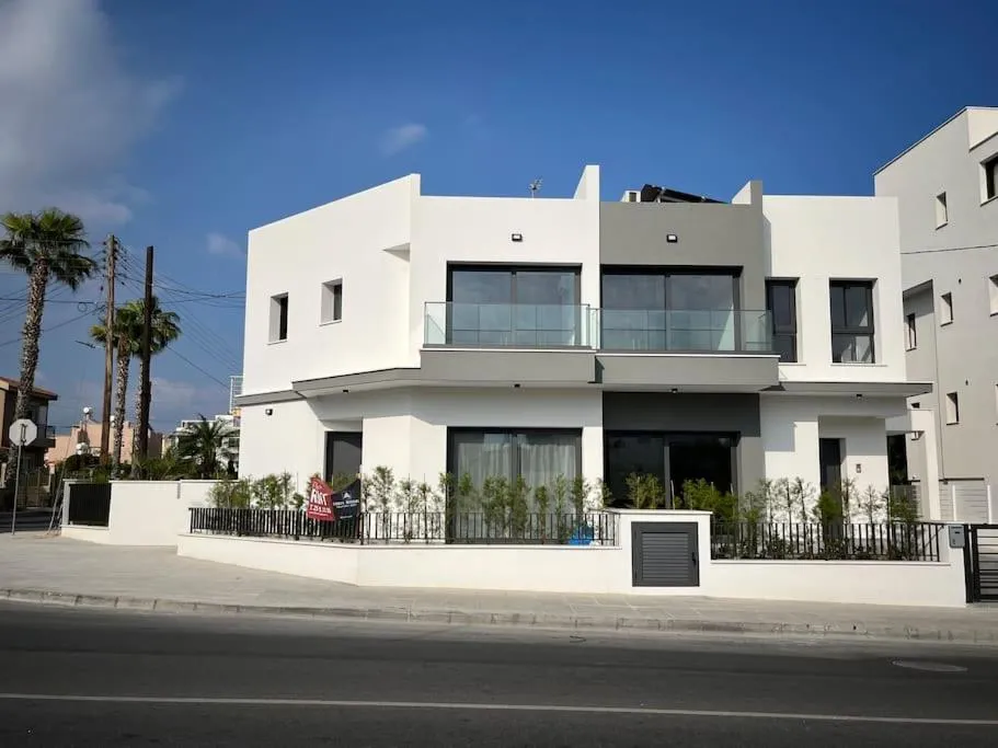 Image 2 of Maroulla’s Urban Beach Living