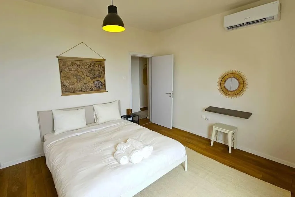 Image 1 of Molos Beachfront City-Centre