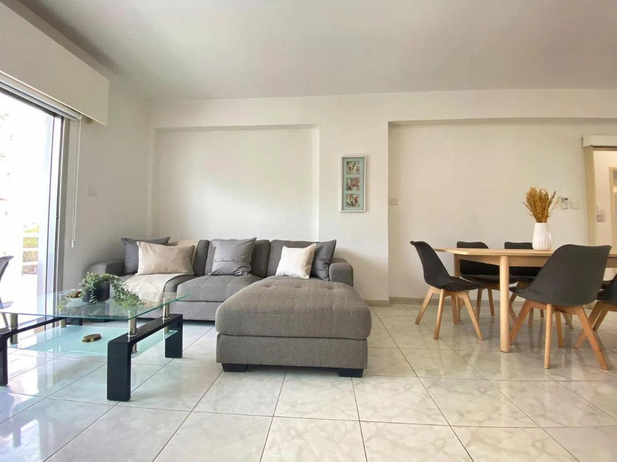 Image 3 of Phaedrus Living Down Town Flat Nestoras 301