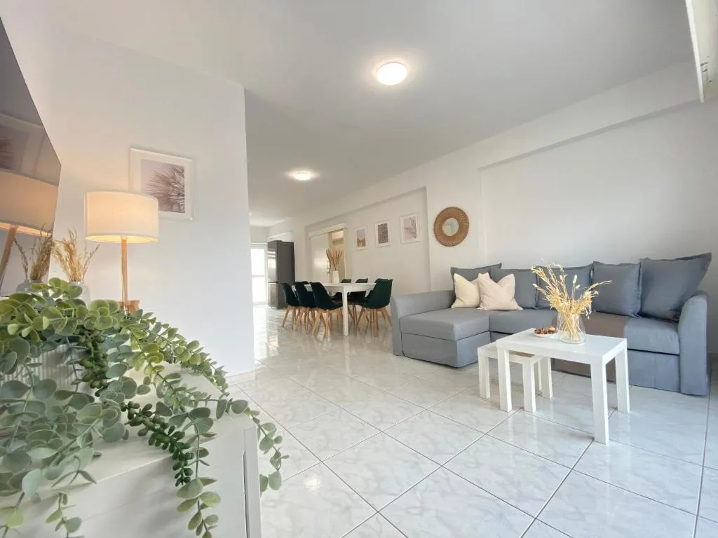 Image of Phaedrus Living Down Town Flat Stephania 302