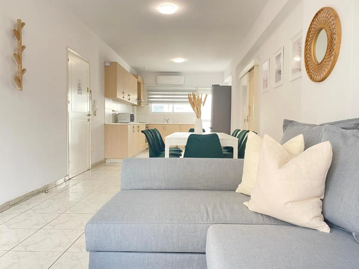 Image 3 of Phaedrus Living Down Town Flat Stephania 302