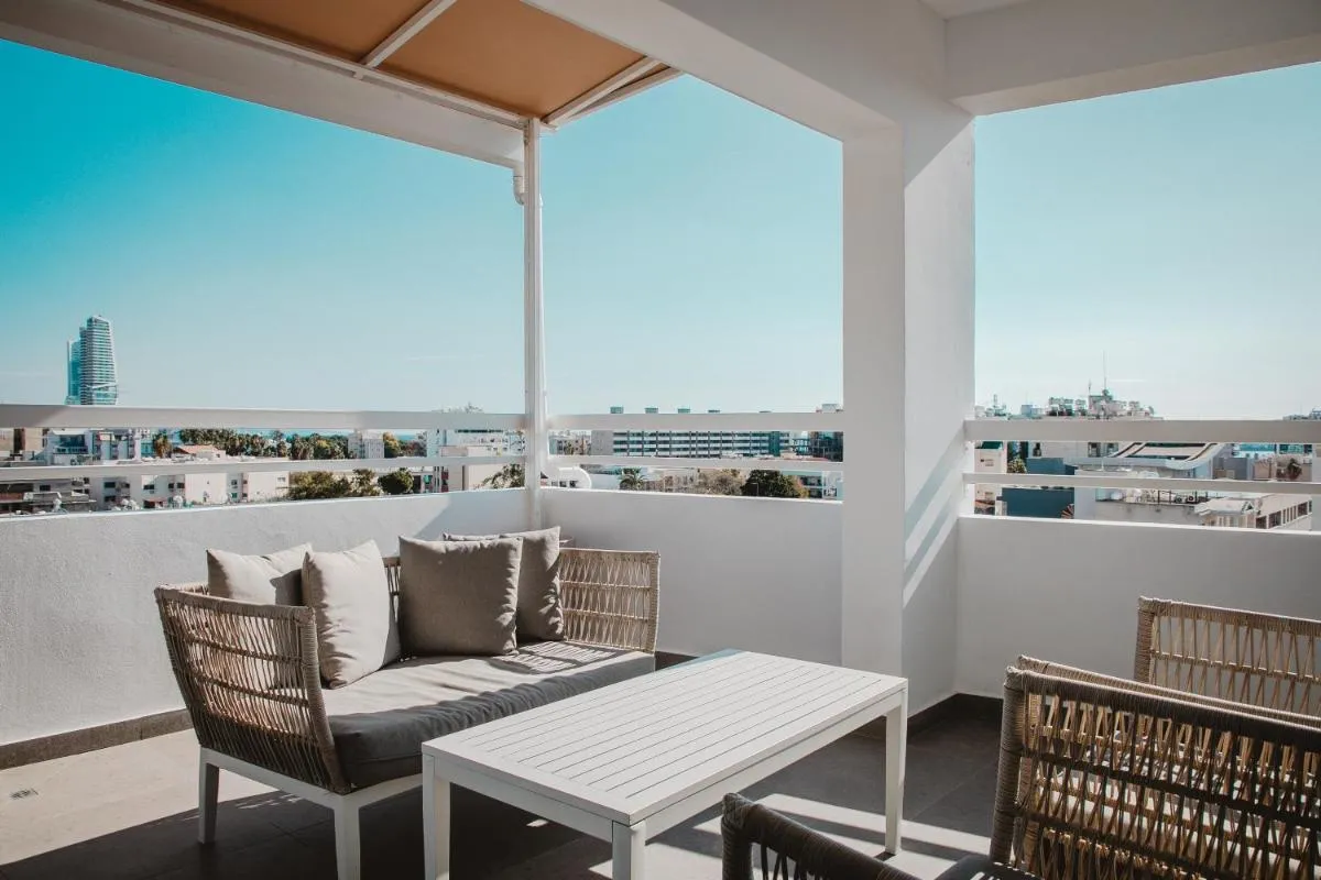 Image 5 of Phaedrus Living: Luxury City Center Penthouse