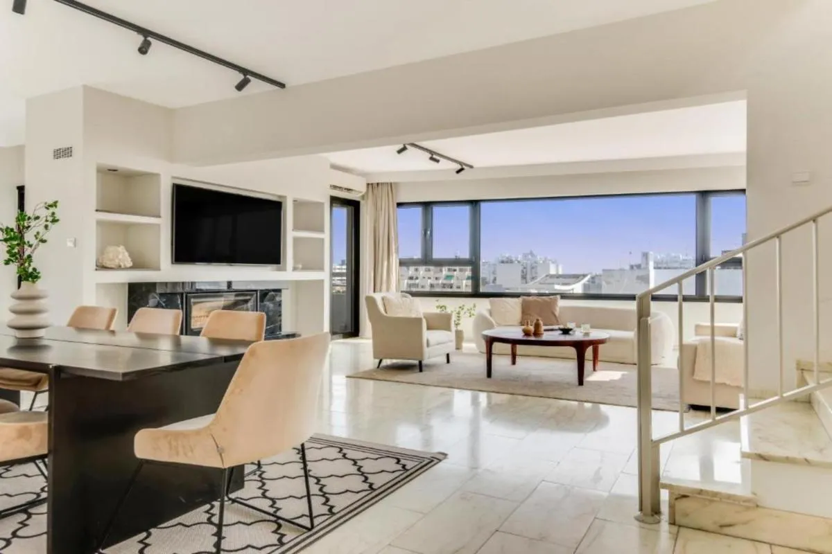 Image 3 of Phaedrus Living: Luxury City Center Penthouse