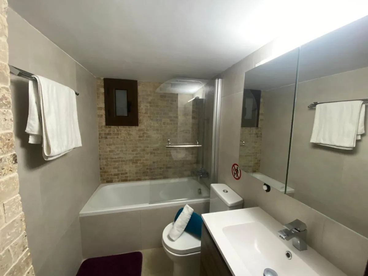 Image 2 of Philip Spacious Apartment