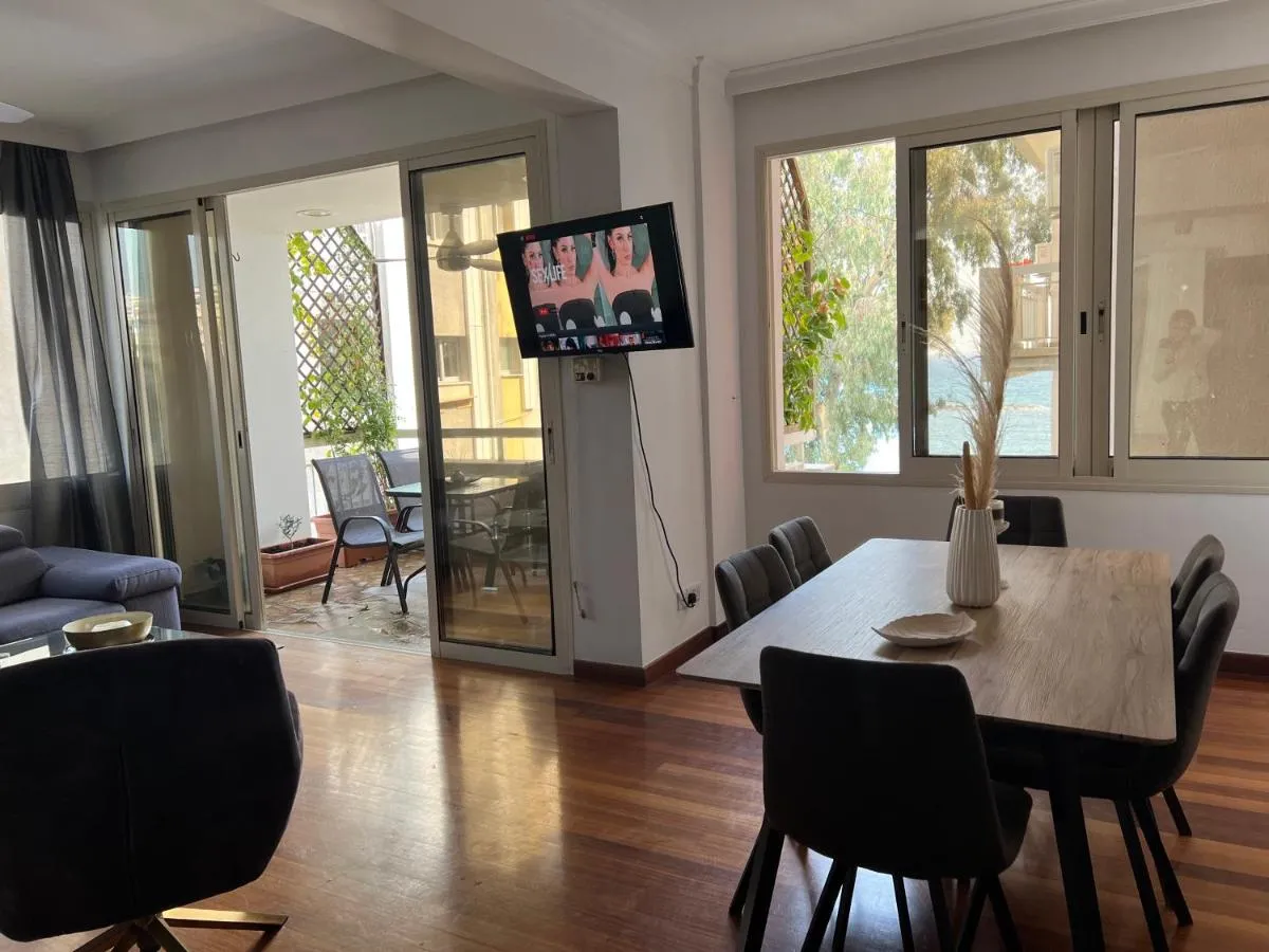 Image 4 of SEA VIEW AMATHUS LUXURY APT