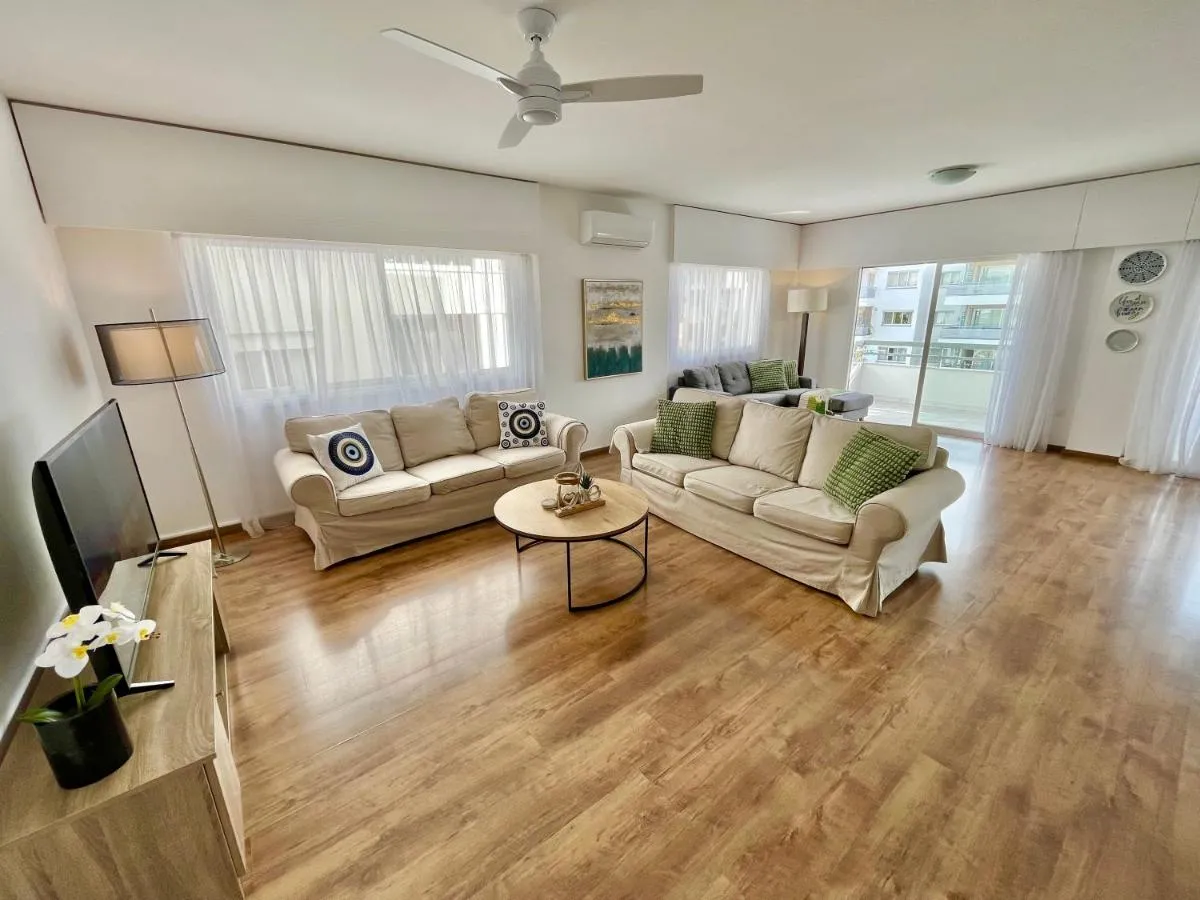 Image 4 of Shiny Blue Apartment