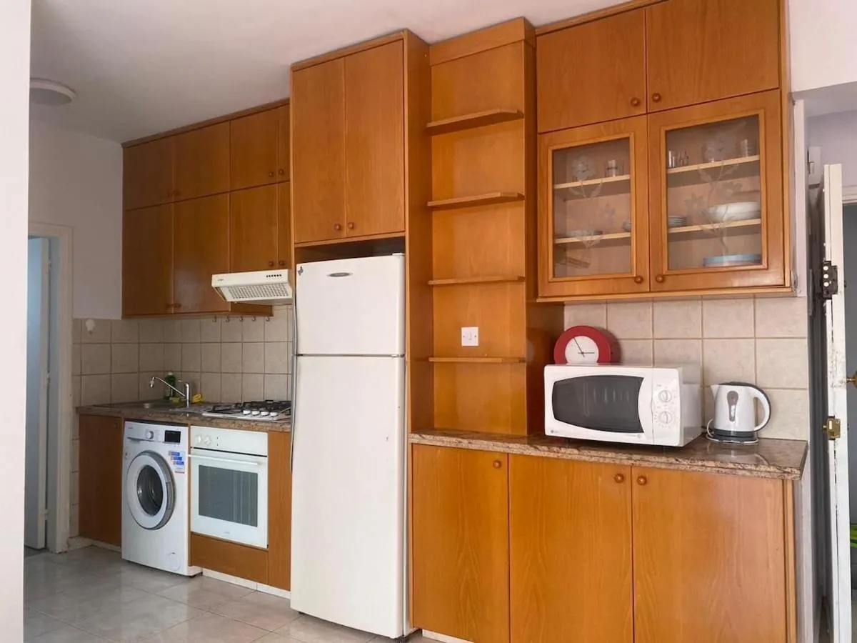 Image 2 of 1 bedroom flat 200m from beach