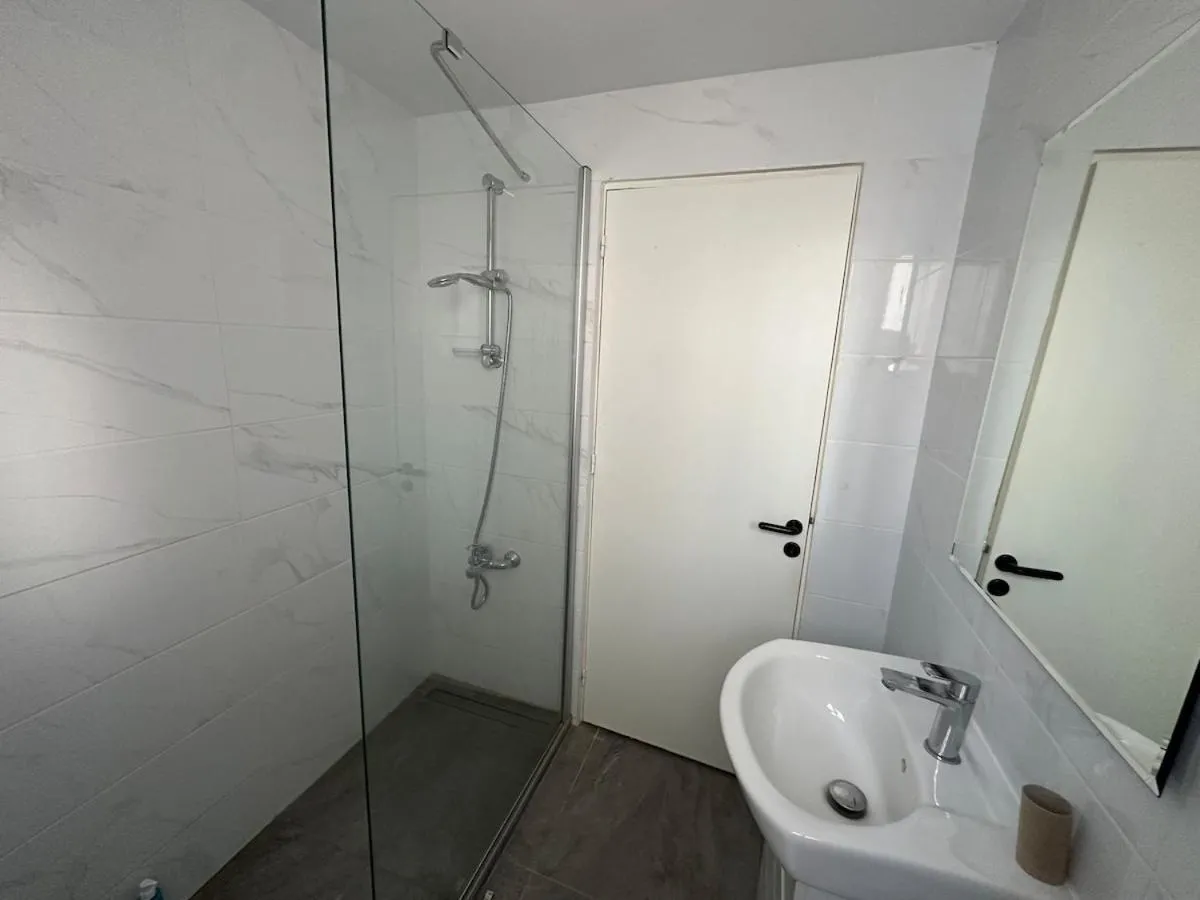 Image 6 of 1 bedroom flat 200m from beach