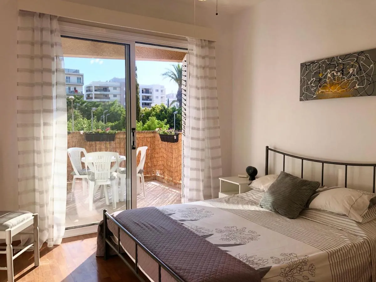 Image 1 of 1 bedroom flat, prime location near sea, sleeps 4