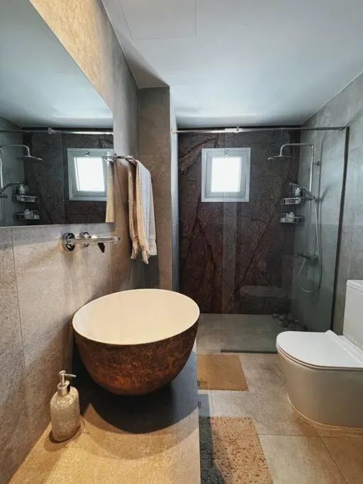 Image 3 of 3 Br Penthouse Jacuzzi Seaview