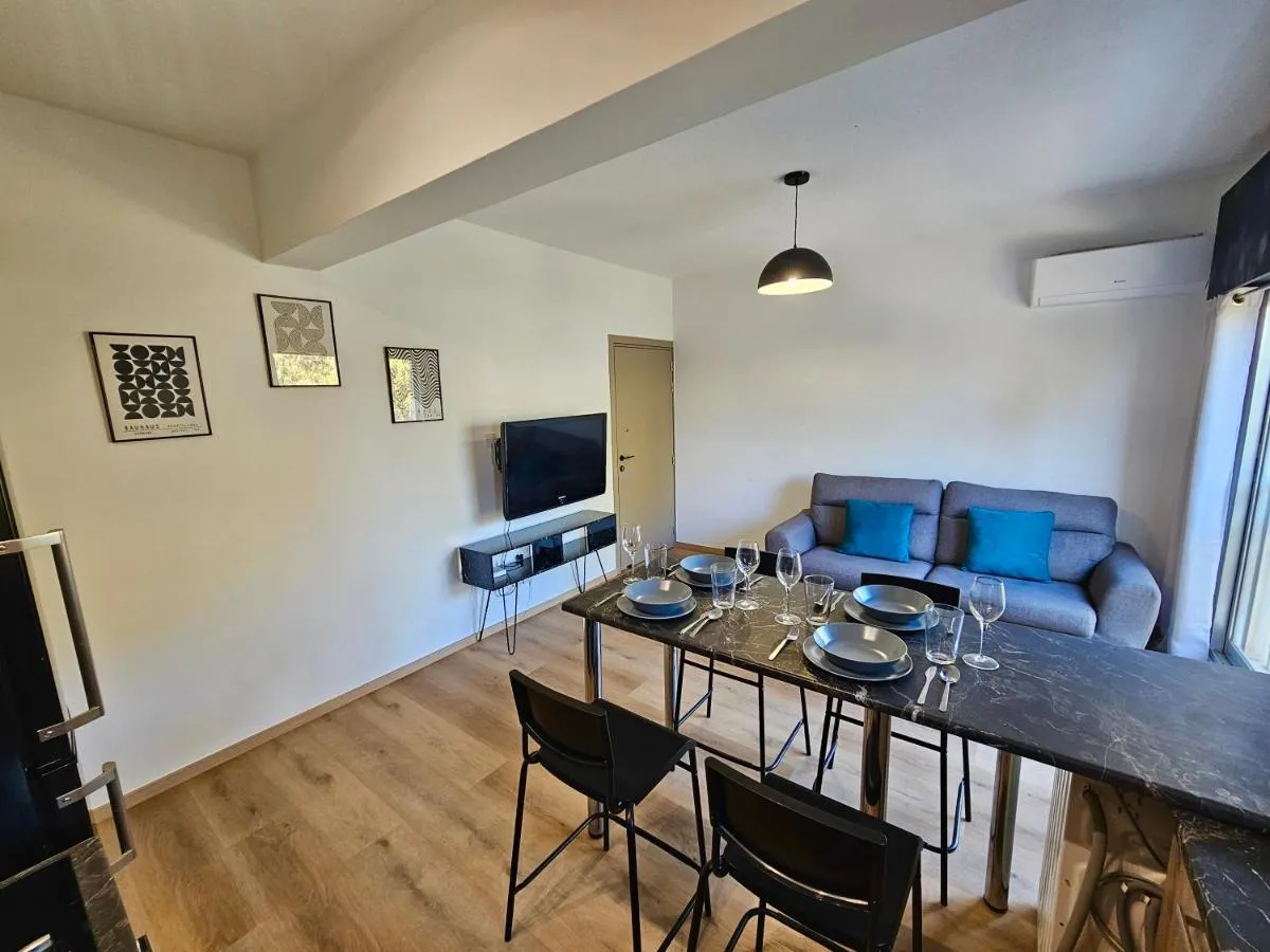 Image 5 of Central Riverside Escape Charming 1- Bedroom Flat