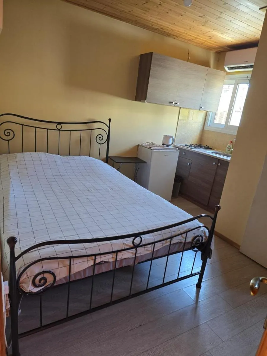 Image 3 of City Center Holiday room