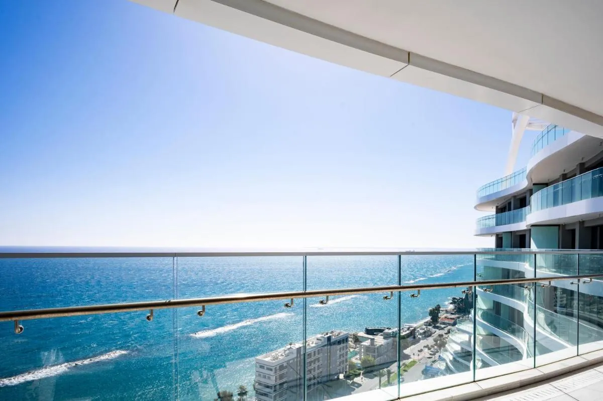 Image 2 of Del Mar Beachfront 3 Bedroom ‘C’ Residence