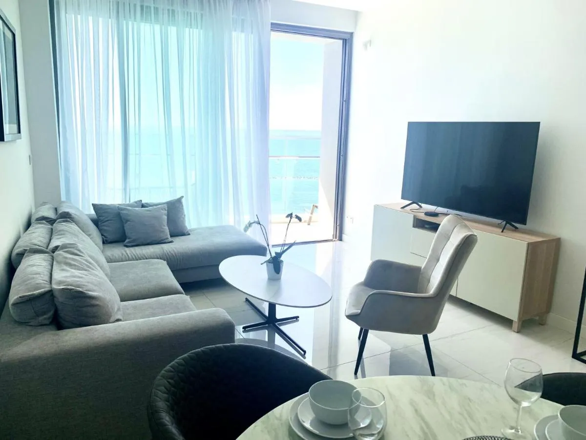 Image 3 of Del Mar Beachfront Boutique Residence