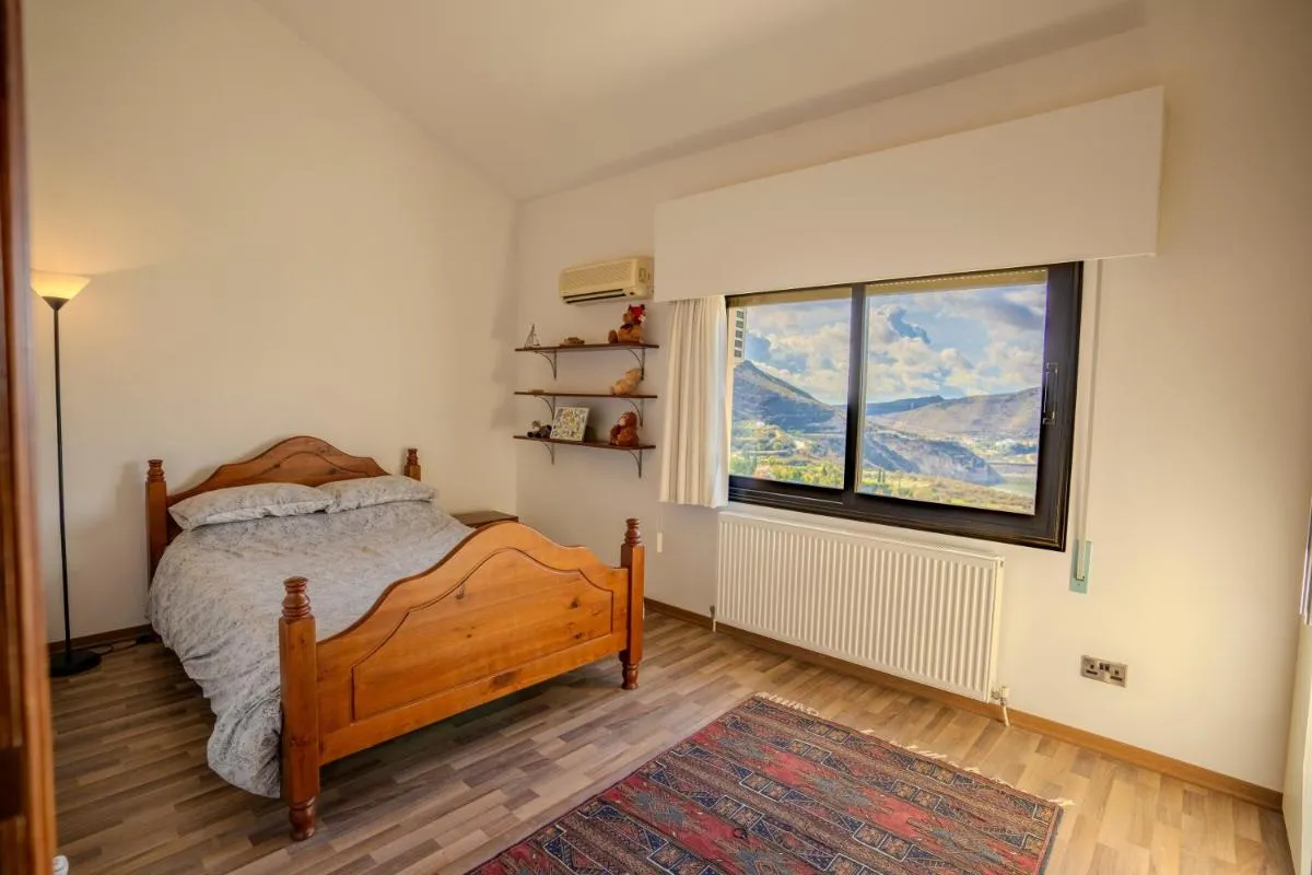 Image 5 of Great property – amazing views