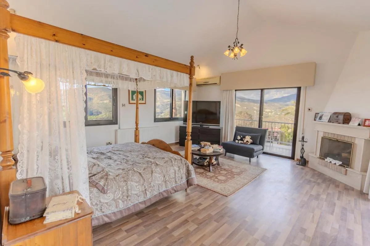 Image 3 of Great property – amazing views