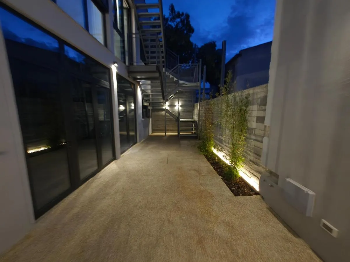 Image 3 of Green Leaf – Old City Suite