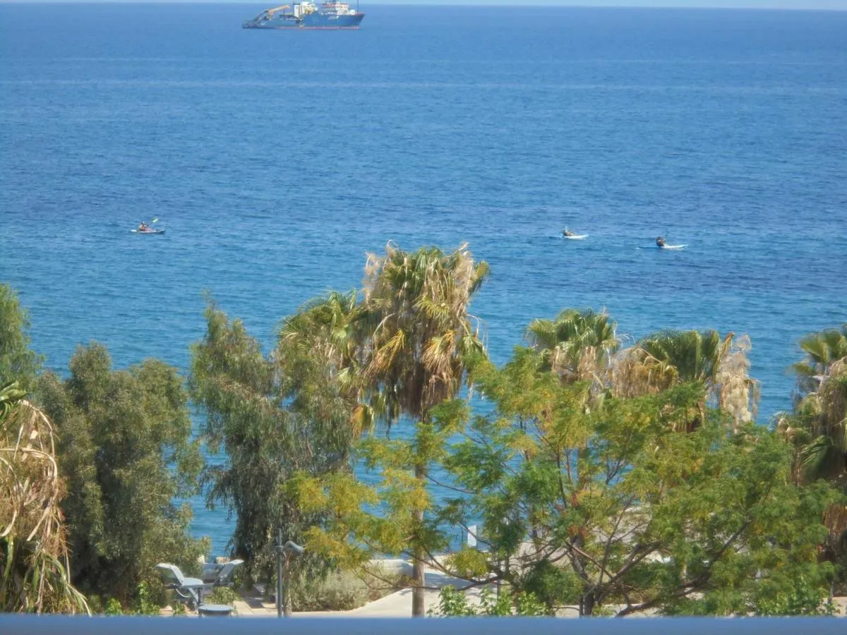 Image 6 of Kermia Court – Beach-front, modern 2 bedroom -sleeps 6