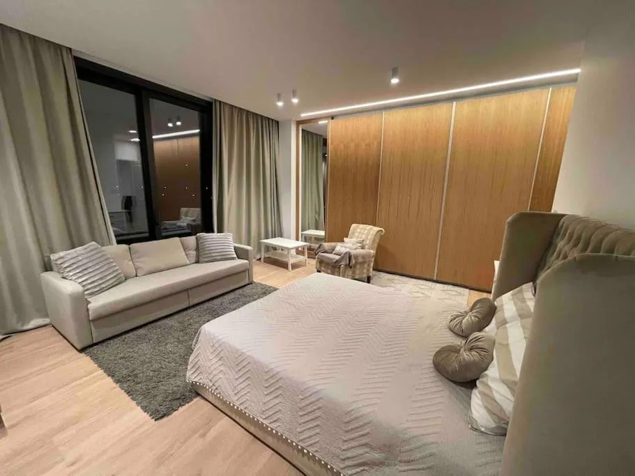 Image 3 of Luxurious Brand New Apartment