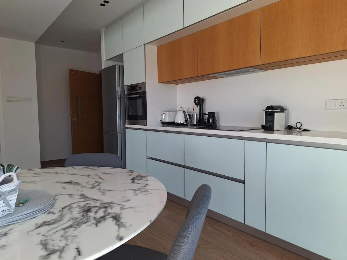 Image 4 of Luxury Seafront 2 bedroom
