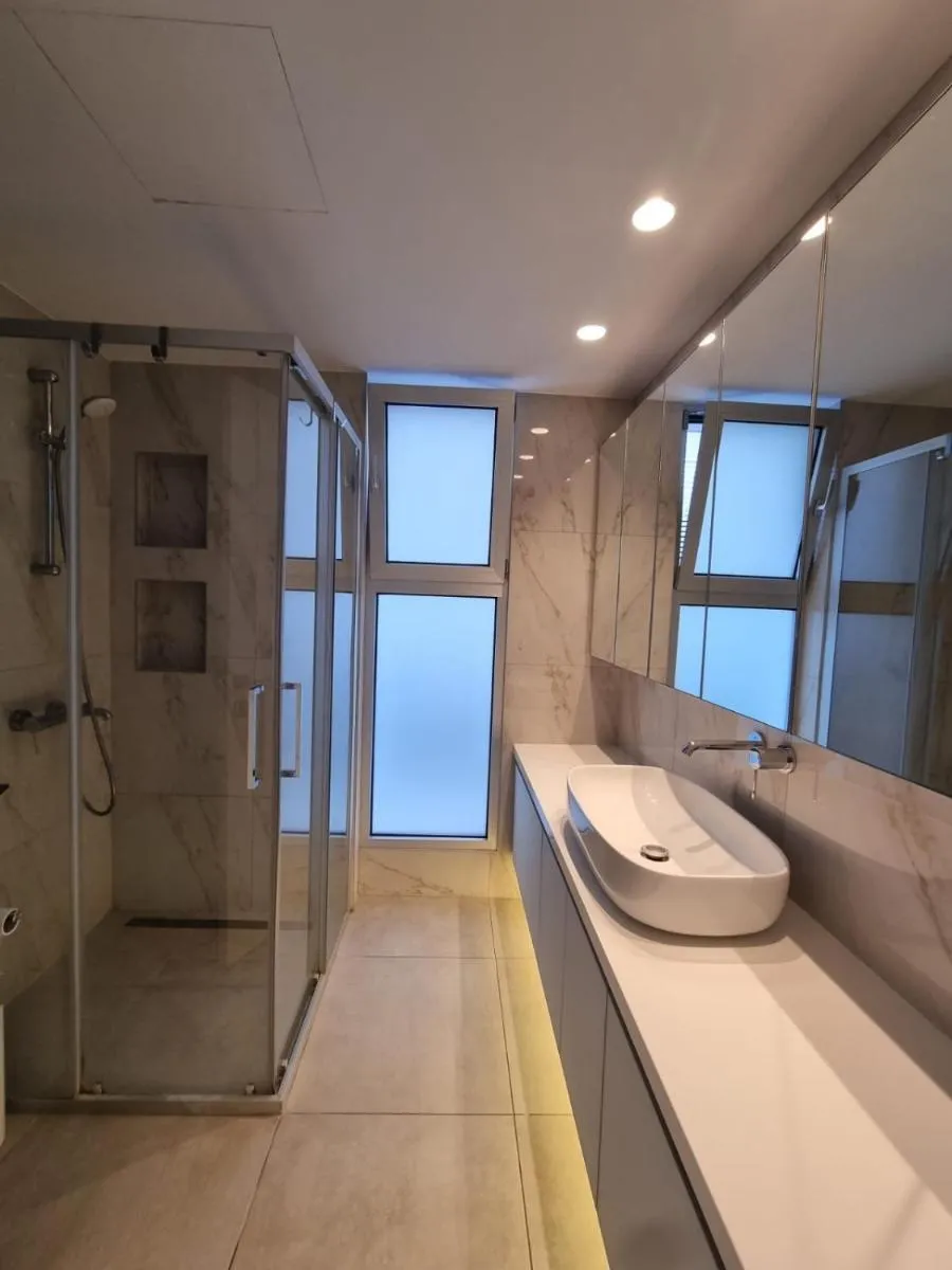 Image 5 of Luxury Seafront 2 bedroom