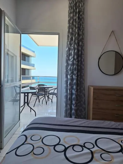 Image 3 of Luxury one bedroom – seafront