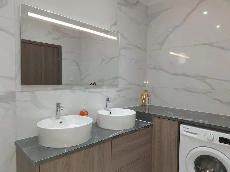 Image 2 of Luxury one bedroom – seafront