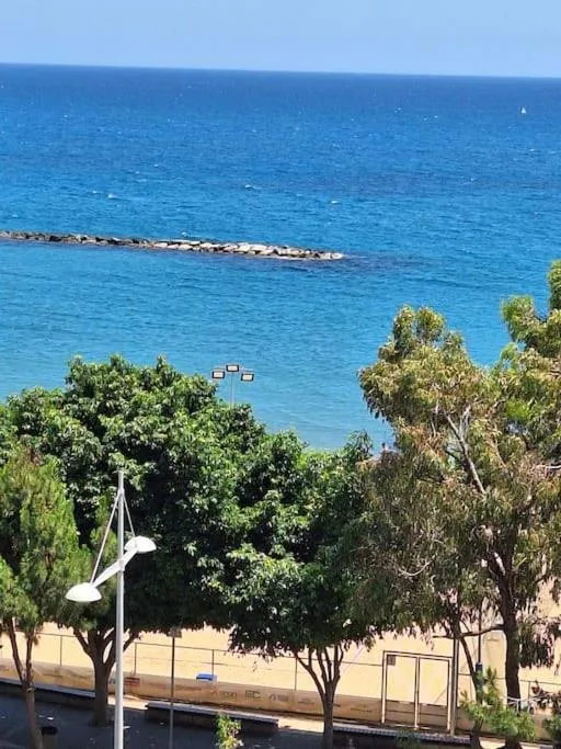 Image 4 of Luxury one bedroom – seafront