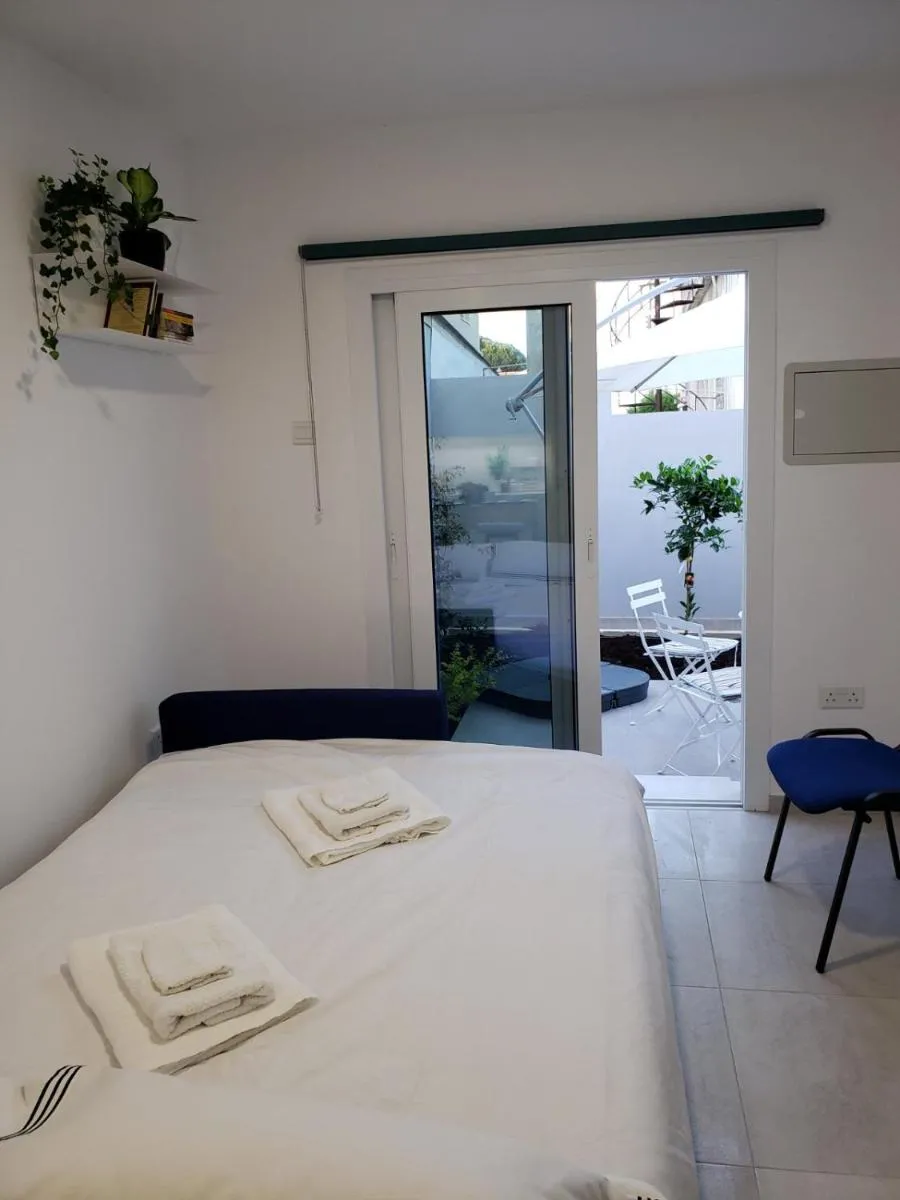 Image 4 of Modern & Cozy Studio w/ Backyard Near City Center