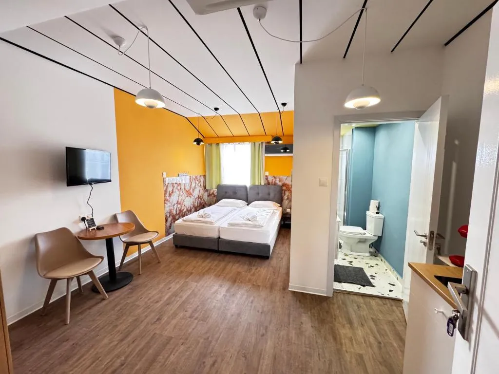 Image of Modern Studio 11 private Kitchenette and Bathroom