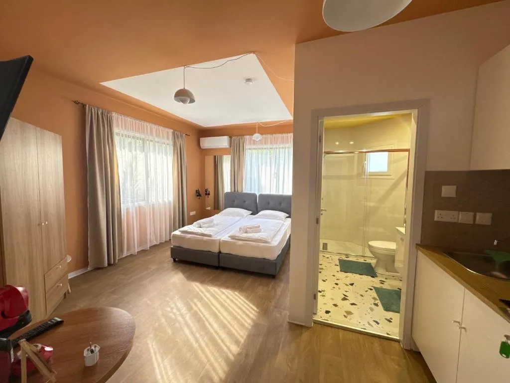 Image of Modern Studio 2 private Kitchenette and Bathroom