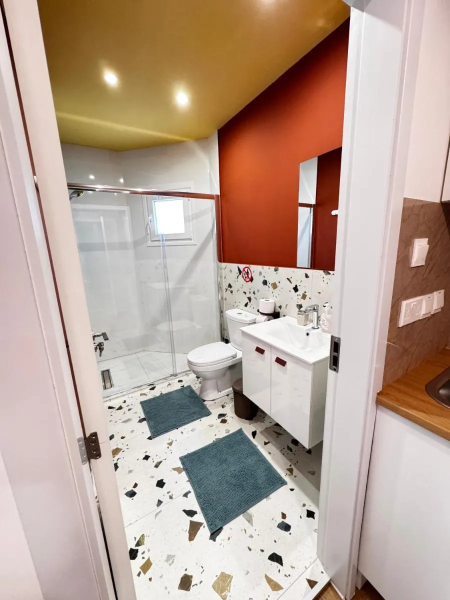 Image 3 of Modern Studio 2 private Kitchenette and Bathroom