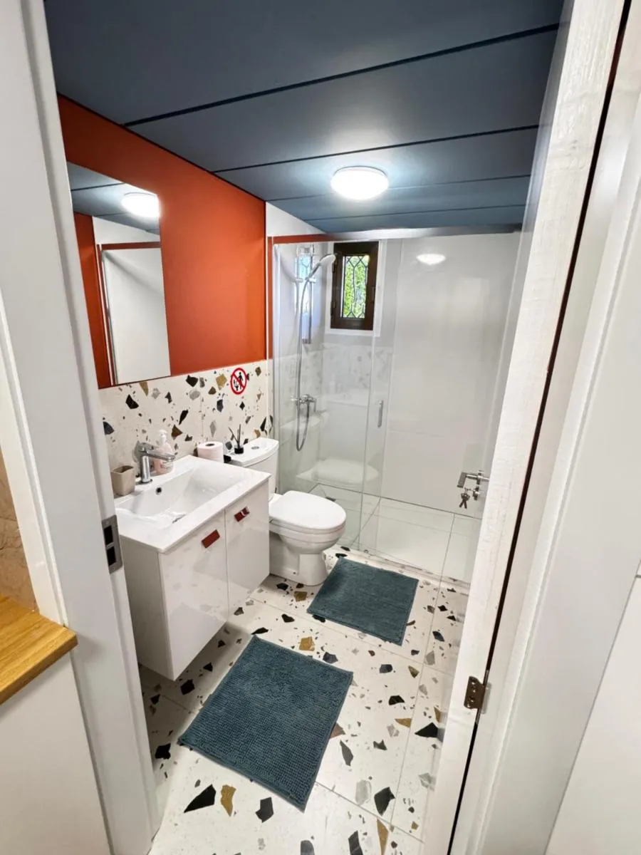 Image 4 of Modern Studio 4 private Kitchenette and Bathroom