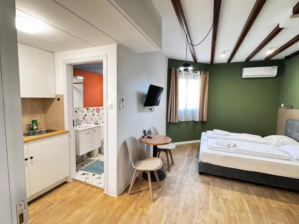 Image of Modern Studio 4 private Kitchenette and Bathroom