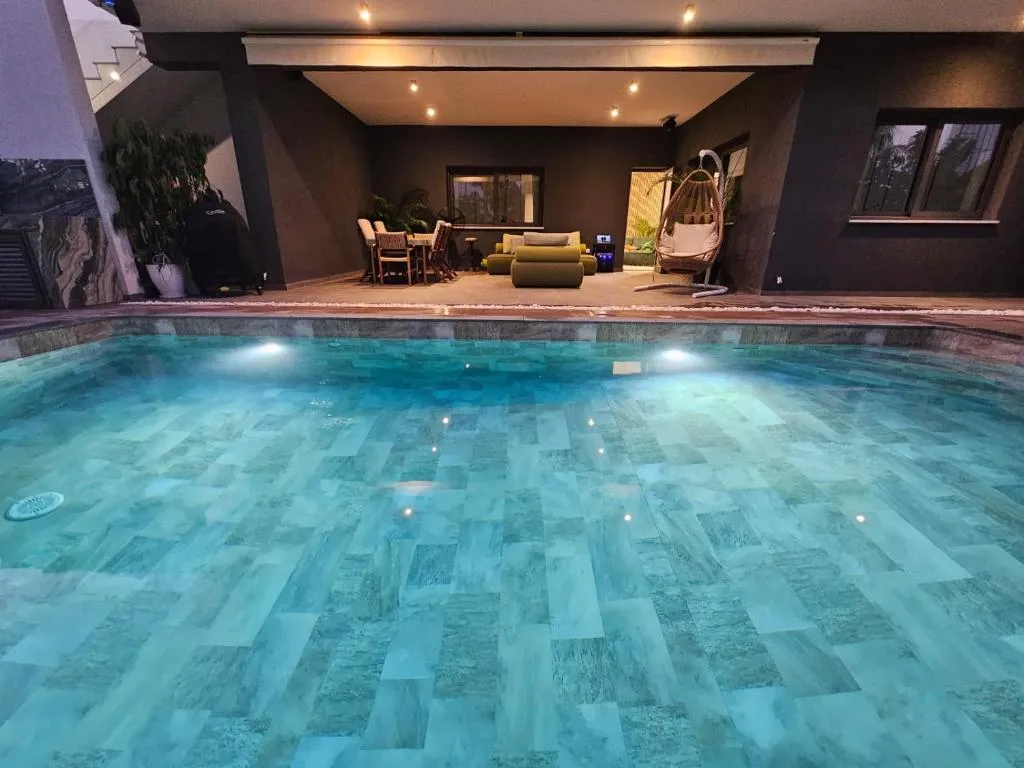 Image of NEW Luxury House – Heated Salty Swimming Pool, Outdoor Jacuzzi, Sauna, Exotic Garden