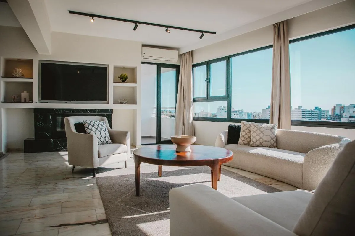 Image 3 of Phaedrus Living City Center Sky Penthouse