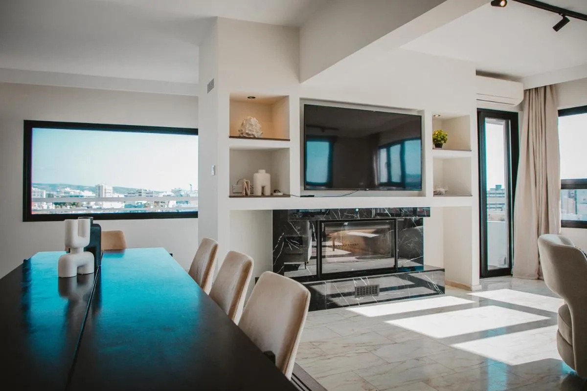 Image 5 of Phaedrus Living City Center Sky Penthouse