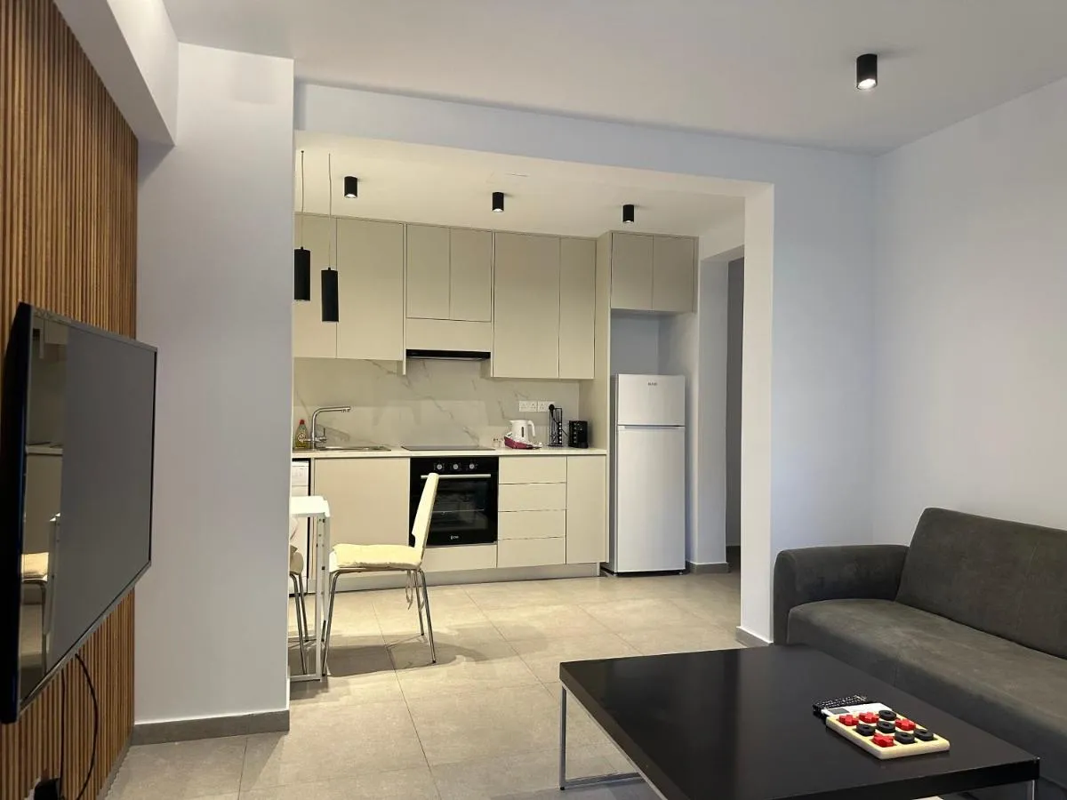Image 2 of Royal Sunset Studios & Apartments