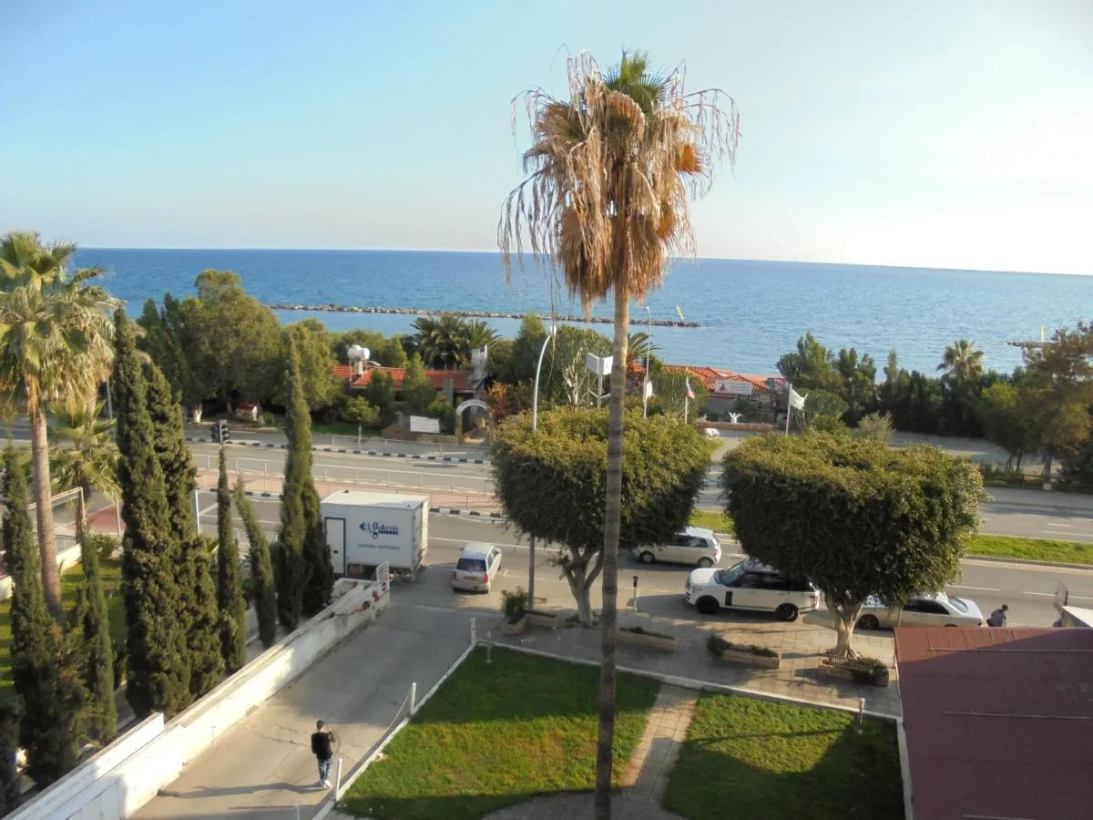 Image 5 of Seafront – 2 bedroom Modern