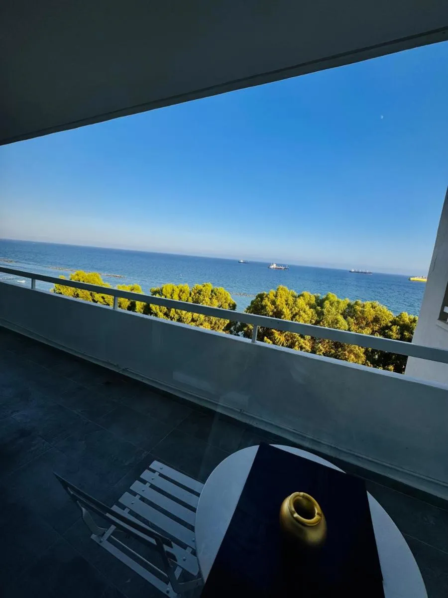 Image 6 of Sea view 3 bedrooms apartment